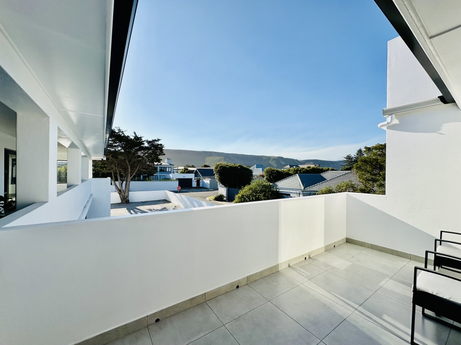 9 Bedroom Property for Sale in Westcliff Western Cape